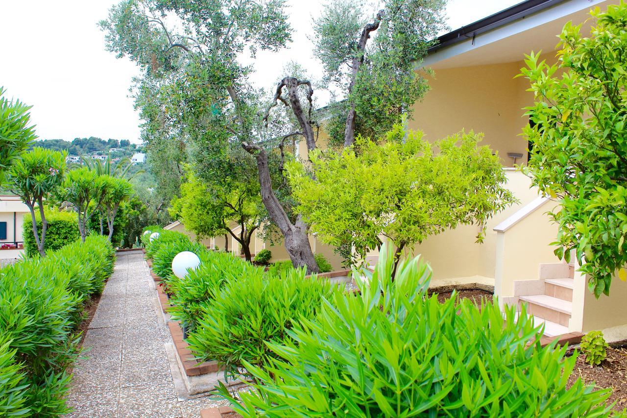 Villaggio Turistico Defensola Vieste Exterior photo