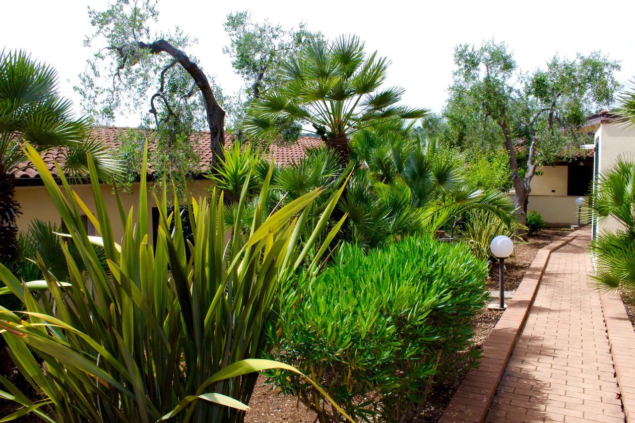 Villaggio Turistico Defensola Vieste Exterior photo
